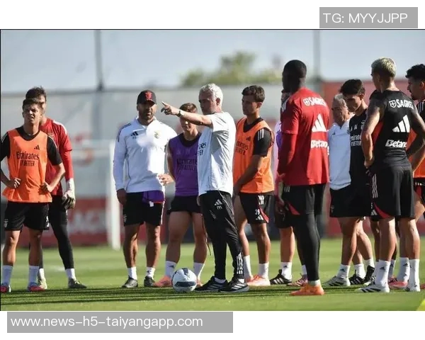 穆里尼奥谈跨年与穿蓝内裤的无所谓态度引发热议 穆里尼奥谈跨年与穿蓝内裤的无所谓态度引发热议